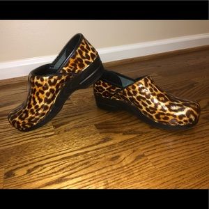 Cheetah Sanita clogs